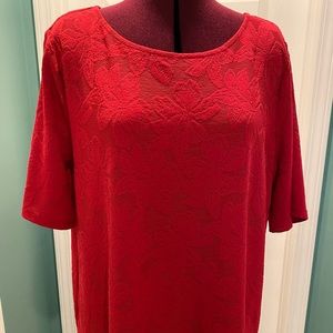Short-sleeved blouse with chiffon-type hem